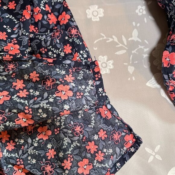 OSHKOSH B'Gosh Girls 4 Top Shirt Pleated Front Navy Blue Pink Floral Print - Picture 4 of 9